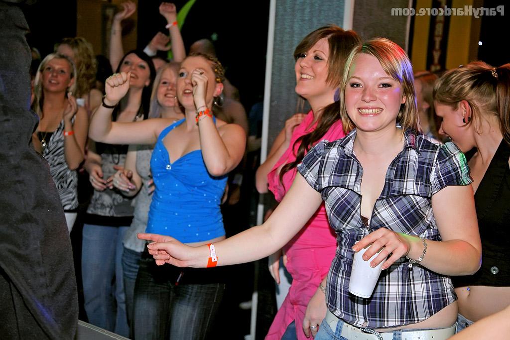 16P Slutty amateur gals showcasing their blowjob skills at the drunk party