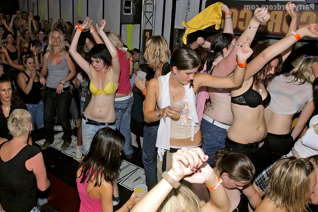 16P Drunk amateur chicks stripping and going down with male strippers