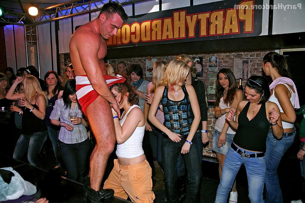 16P Stunning amateur sluts show off their blowjob skills at the sex party