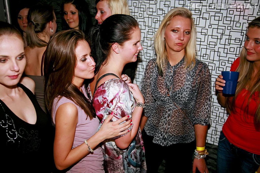 16P Lewd amateurs going crazy and getting naughty at the CFNM party