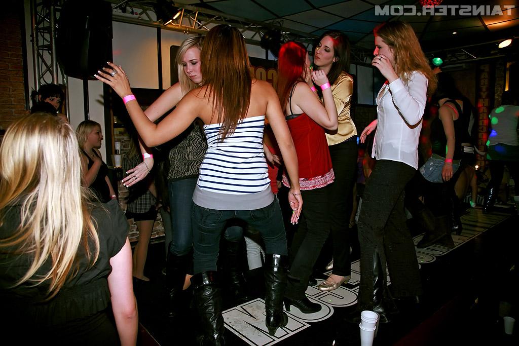 16P Cock starving amateur sluts going crazy at the sex party with male strippers