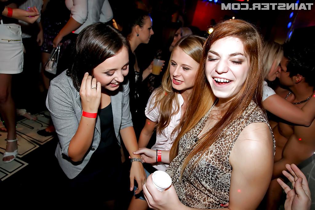 16P Nasty amateur lassies show off their blowjob skills at the drunk party