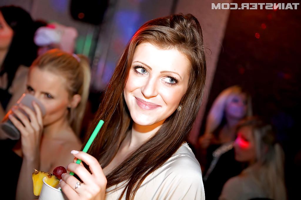 16P Nasty amateur lassies show off their blowjob skills at the drunk party