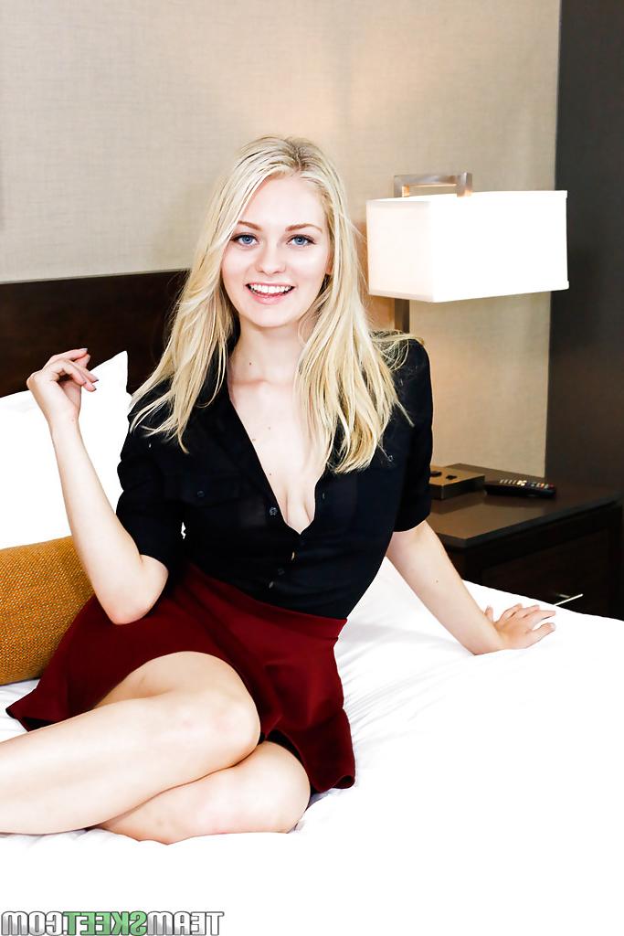 16P Amateur teen blonde Alli Rae takes off her clothes slowly but sexy