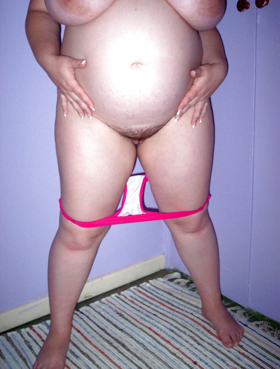 25P Voluptuous Pregnant Amateur Bikini Strip