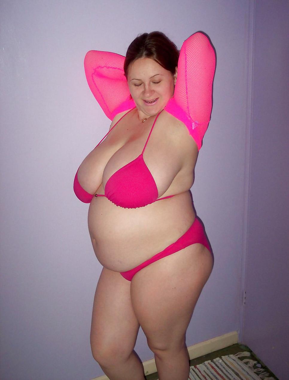 25P Voluptuous Pregnant Amateur Bikini Strip