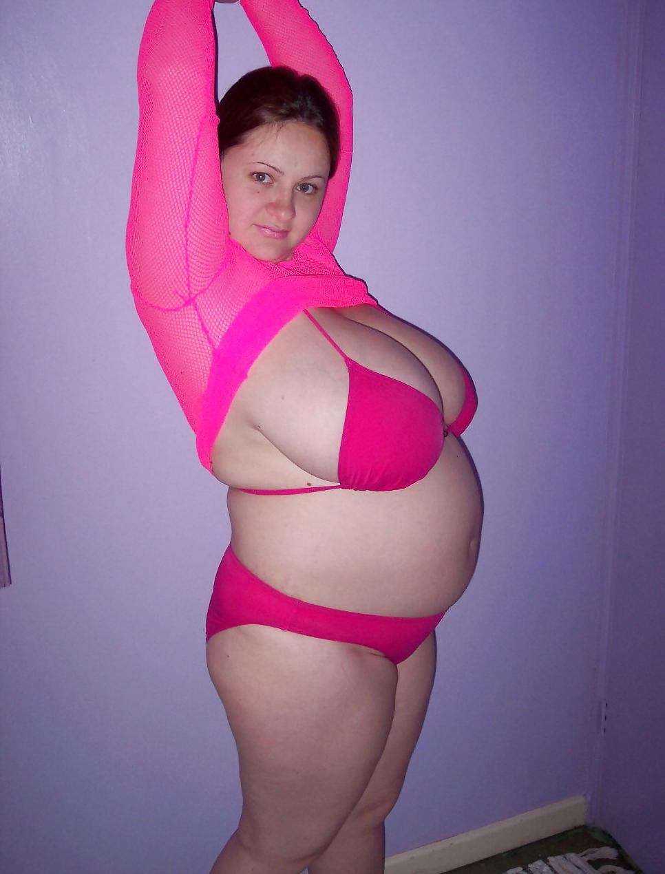 25P Voluptuous Pregnant Amateur Bikini Strip