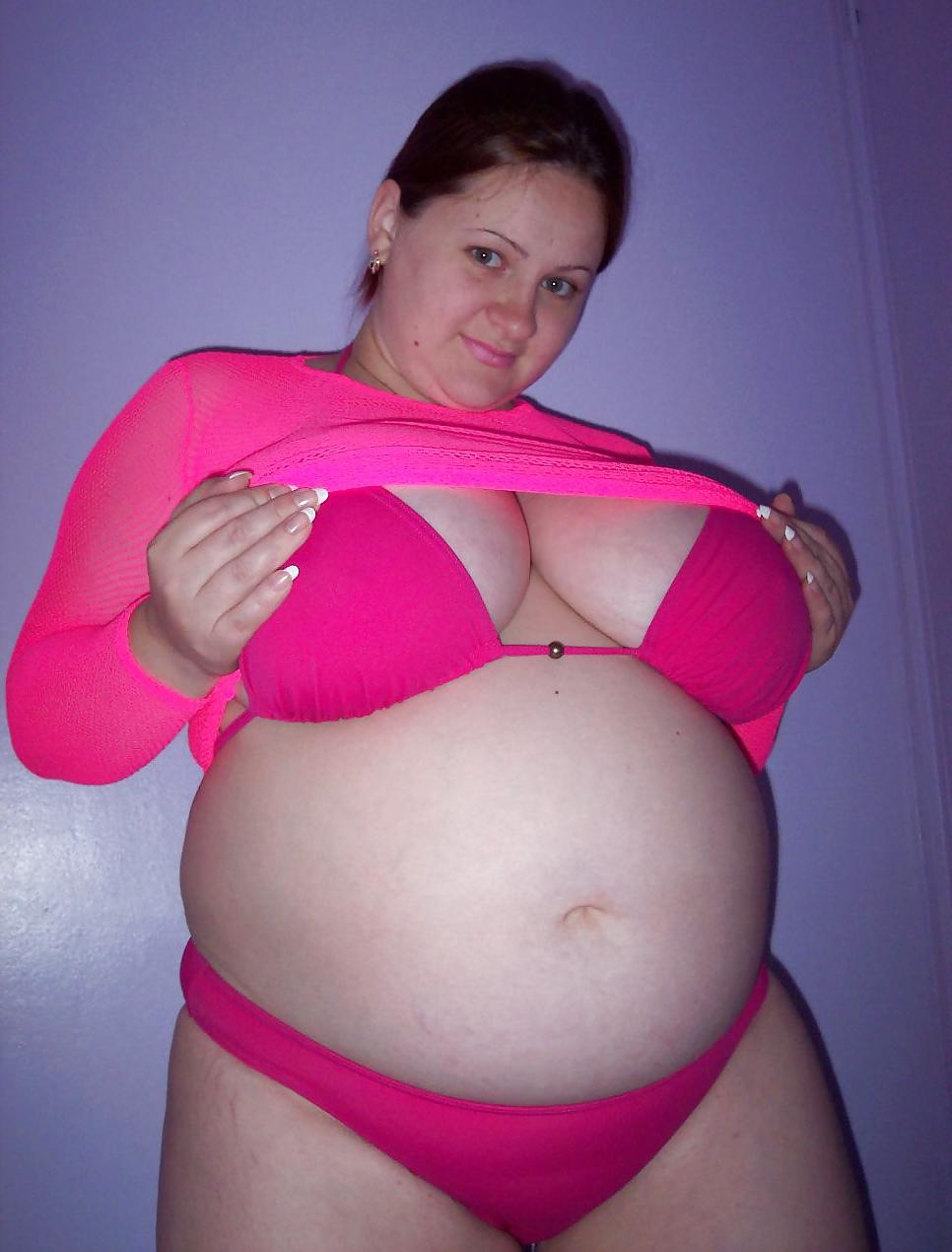 25P Voluptuous Pregnant Amateur Bikini Strip
