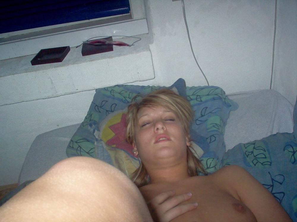 12P Young Blondie Loves Anal