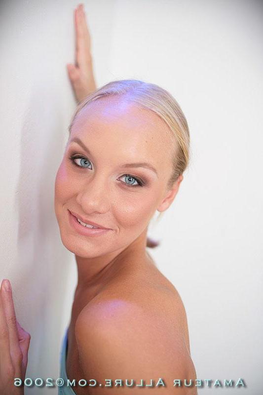 16P Amateur blonde beauty Kaylee gets on her knees and sucks cock
