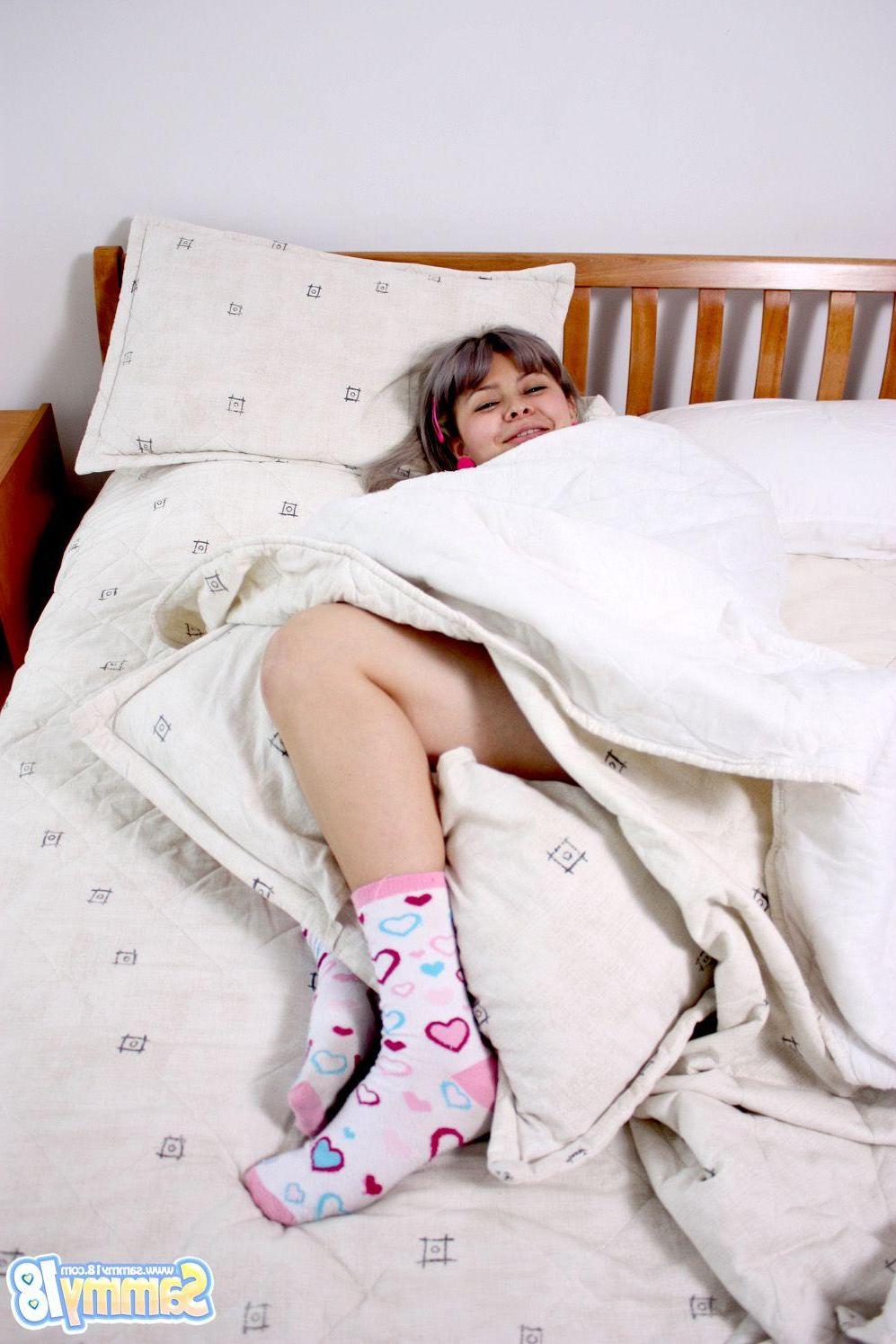 12P Pictures of Sammy 18 enjoying a hard cock