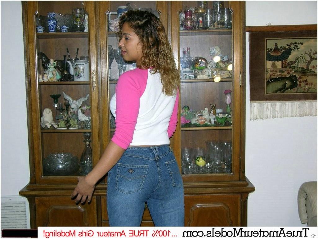 10P Amateur Hispanic Woman Spreading Nude And Giving Wicked Blowjob