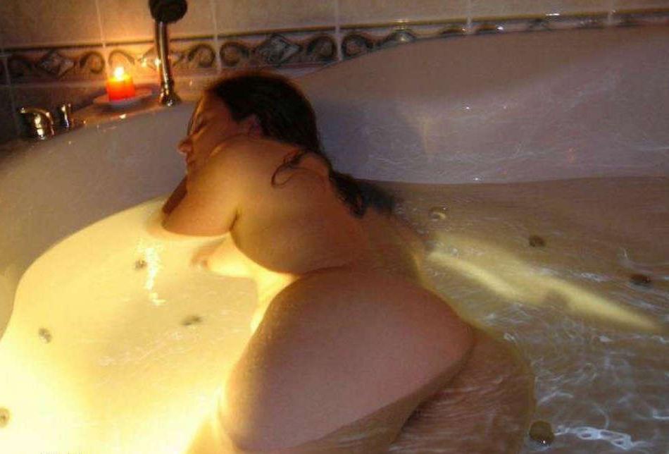 16P Nice picture set of an amateur hot and horny slut blowing a dick