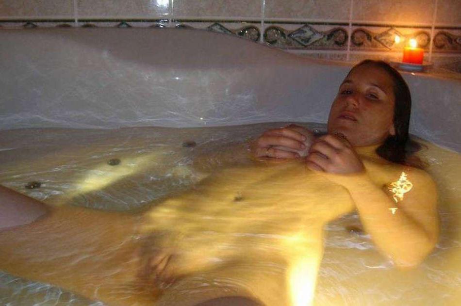 16P Nice picture set of an amateur hot and horny slut blowing a dick