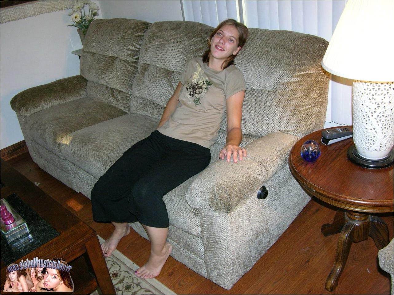 10P Amateur Teenager Modeling Nude And Spreading Butthole