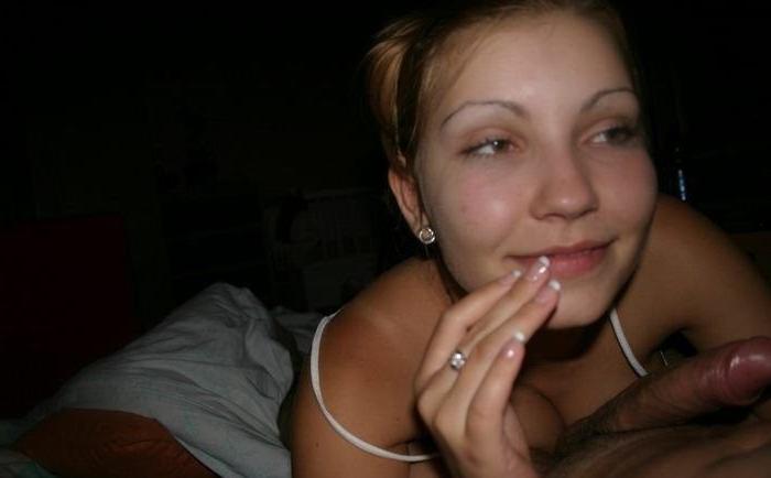 18P Girlfriend strips down and gives her guy a hot sweaty blowjob then rides his coc