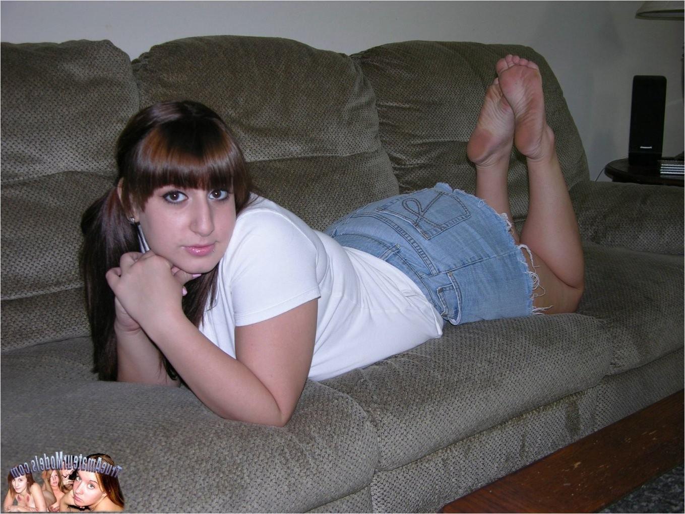 25P Chubby Amateur Teen Babe Spreading Her Tight Pink Asshole And Juicy Pussy Lips