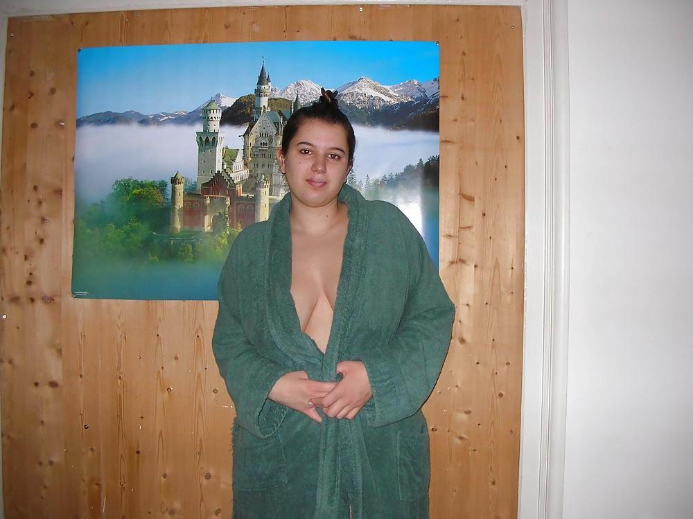 25P CHUBBY AMATEUR BITCH
