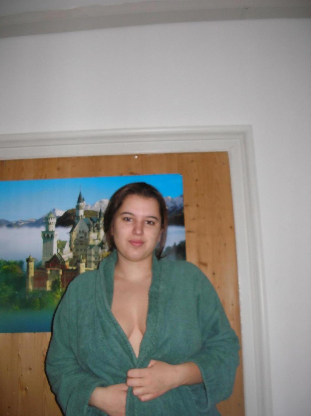 25P CHUBBY AMATEUR BITCH