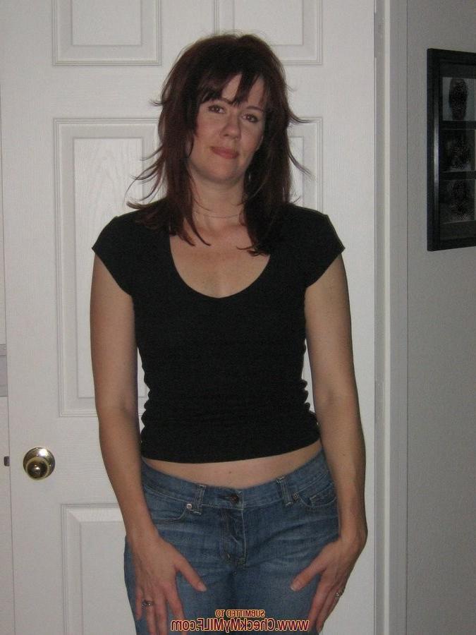 15P Hot amateur wive posing