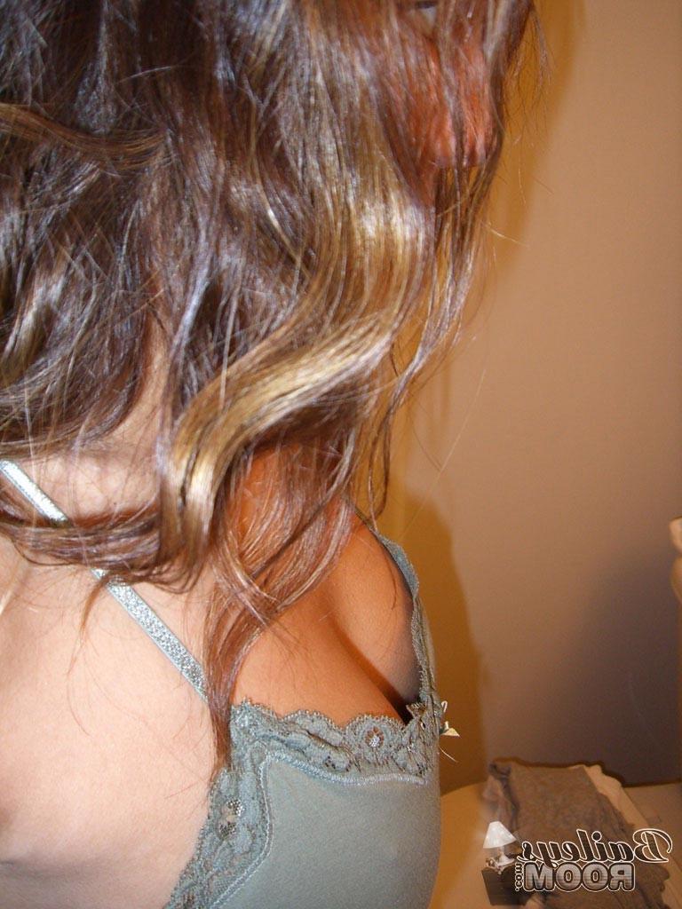 16P Real amateur teen girl in bathroom