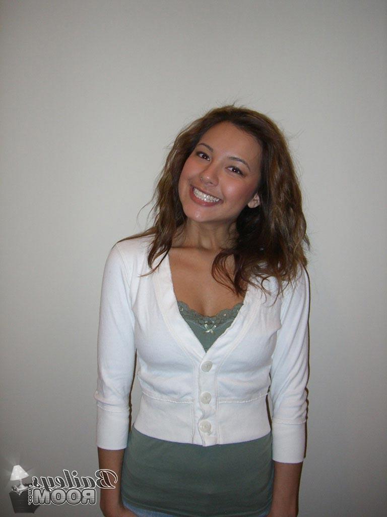 16P Real amateur teen girl in bathroom