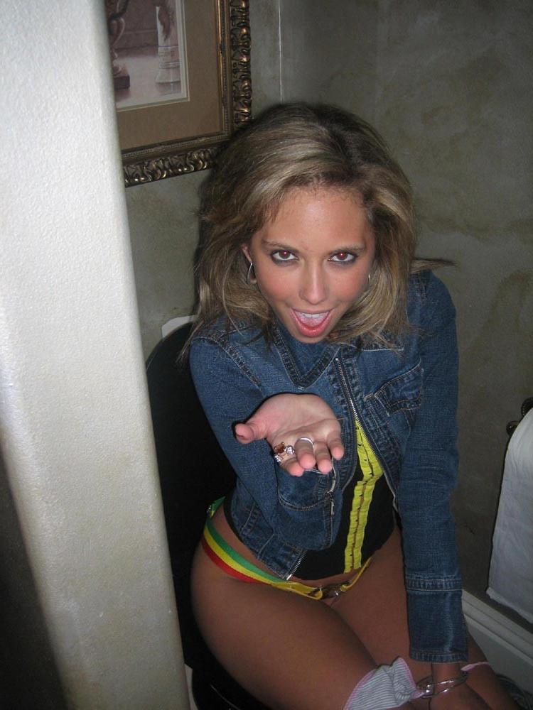 20P Amateur drunk teens peeing