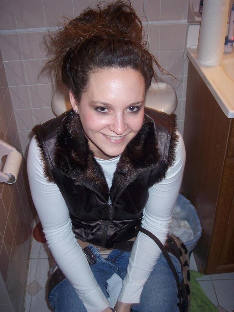 20P Amateur drunk teens peeing