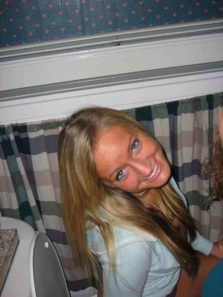 20P Amateur drunk teens peeing