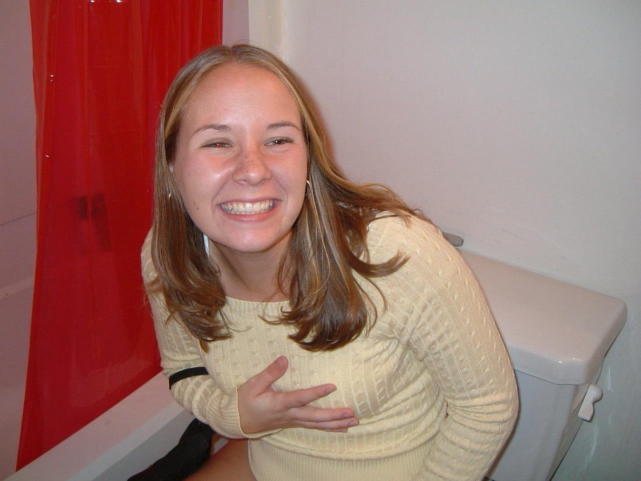 20P Amateur drunk teens peeing