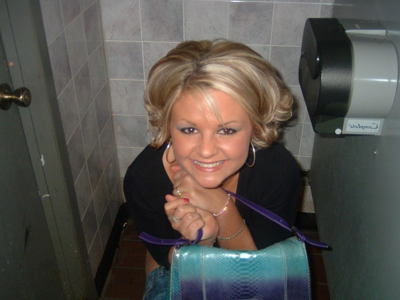 20P Amateur drunk teens peeing
