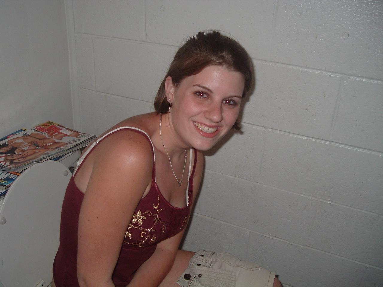 20P Amateur drunk teens peeing