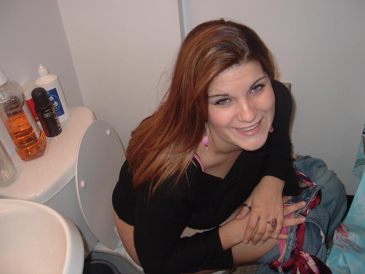 20P Amateur drunk teens peeing