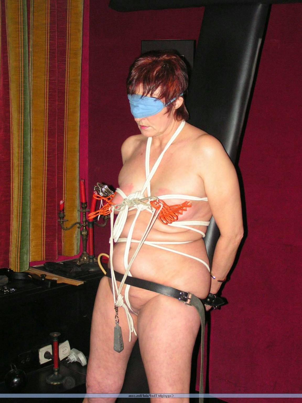 16P Amateur bdsm slavegirl in extreme spanking and mature tit torments
