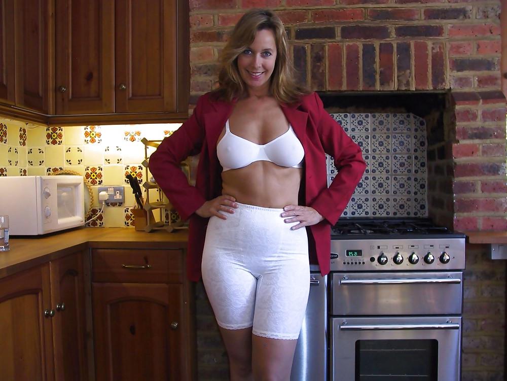 25P UK Amateur  Girdle Milf 2