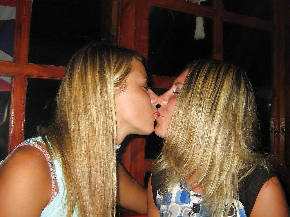 15P Amateur teens on vacation topless