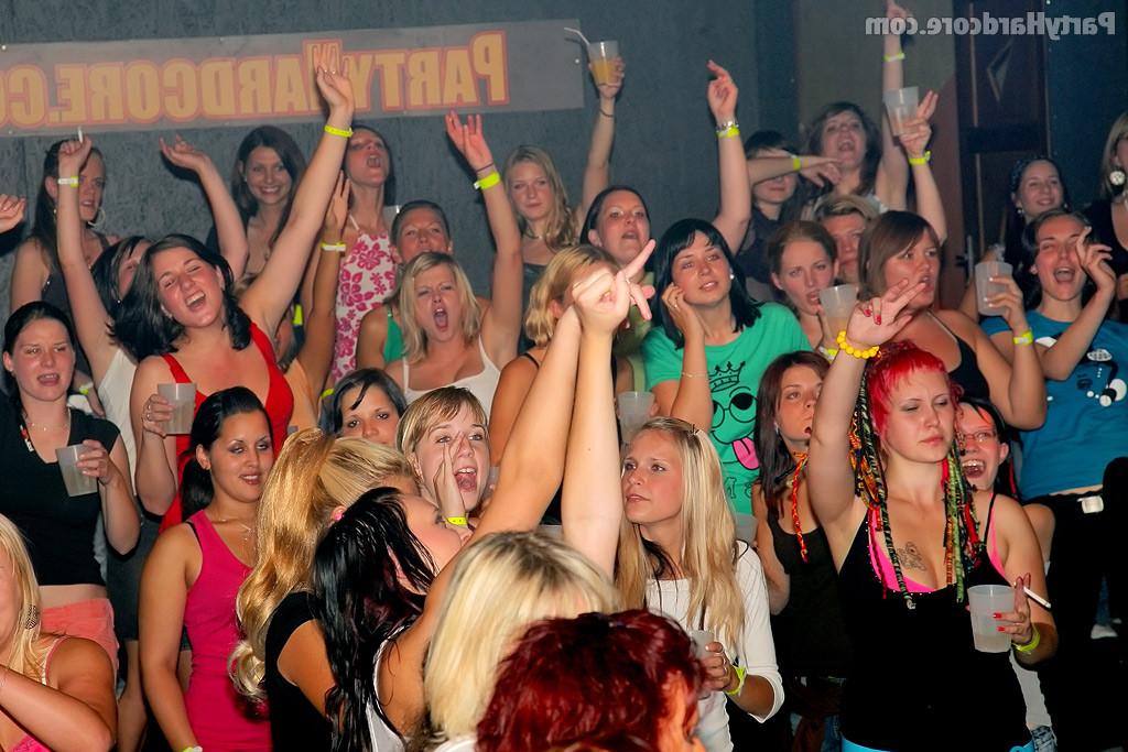 15P Party hardcore with gorgeous sexy blonde babes