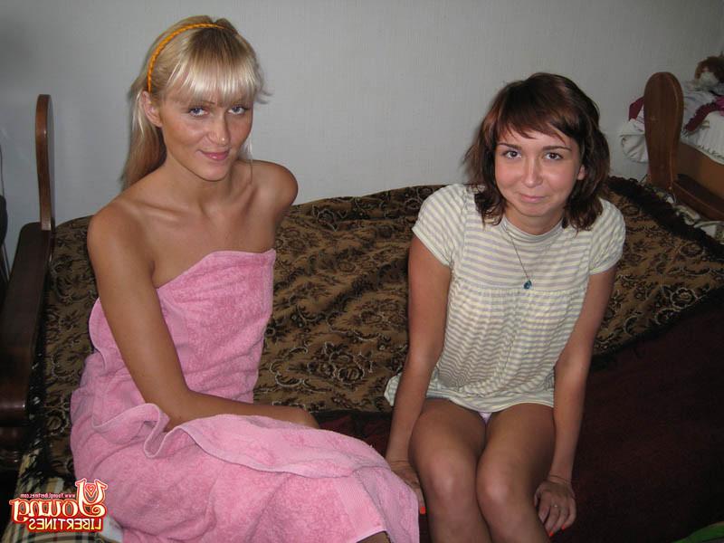 16P A couple of amateur girls get satisfaction together