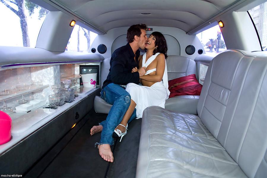 15P pretty amateur brunette does sloppy blowjob in a limo