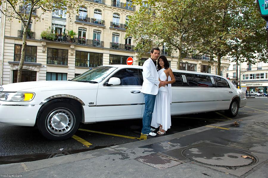 15P pretty amateur brunette does sloppy blowjob in a limo
