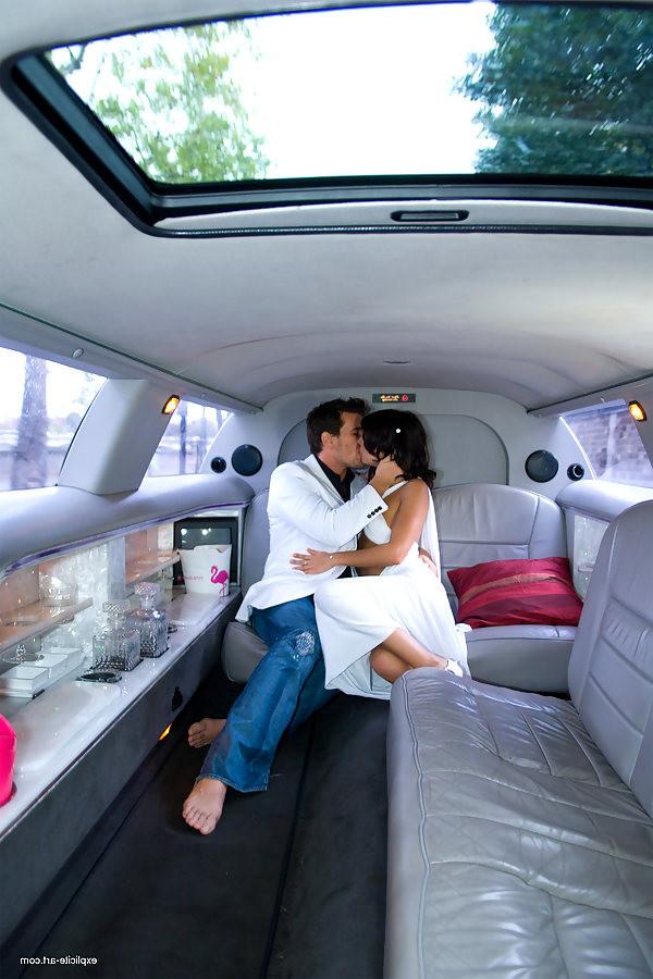 15P pretty amateur brunette does sloppy blowjob in a limo