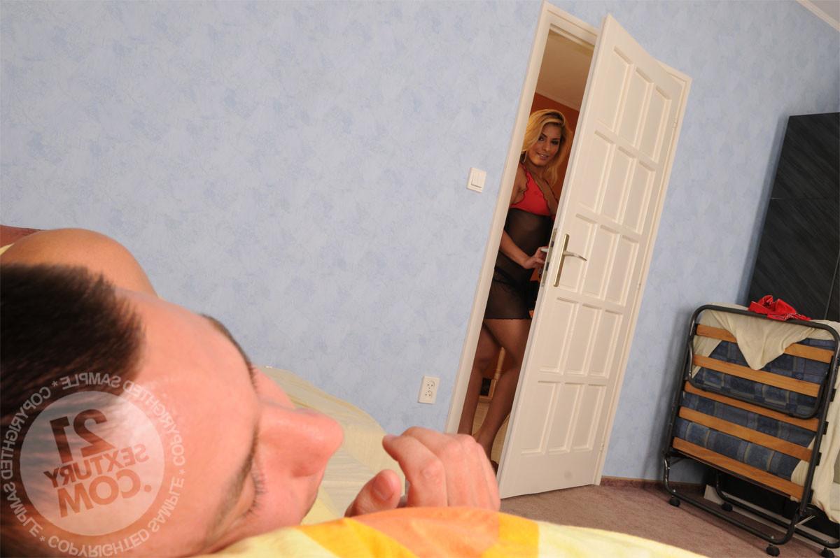 20P Fisting, speculum, POV blowjobs, extreme insertions, wide-open vaginas, bizarre 