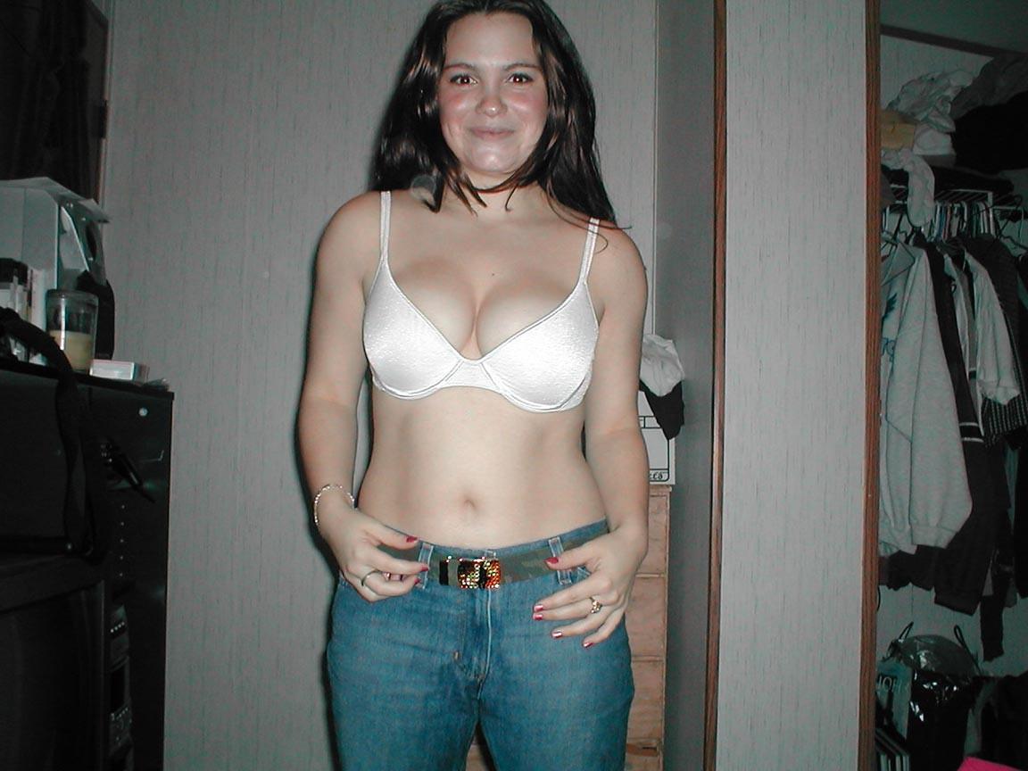 20P Amateur girlfriend with big boobs posing naked at home