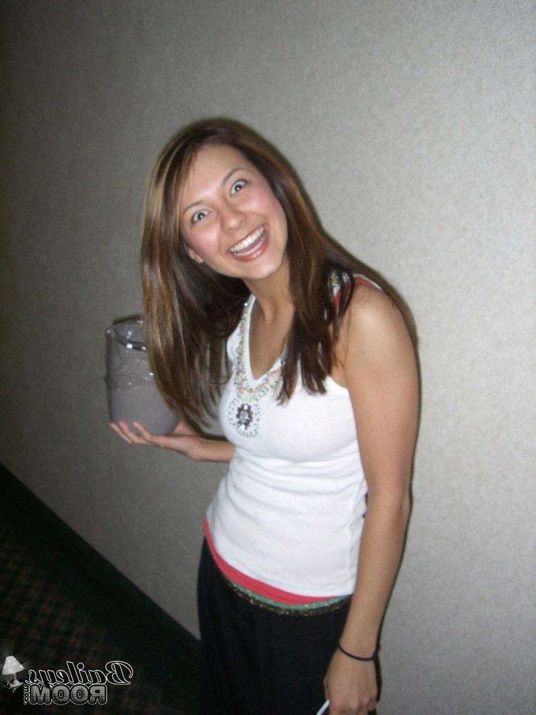 16P Real amateur teen girl flashing