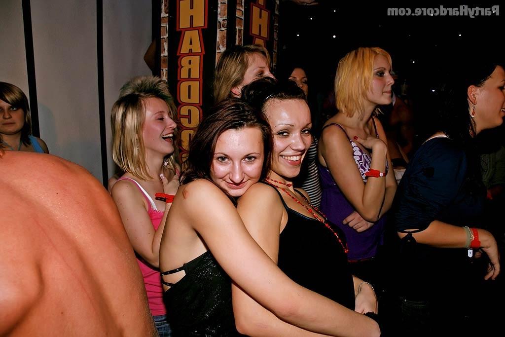 16P Amateur party with bitches fucking in group