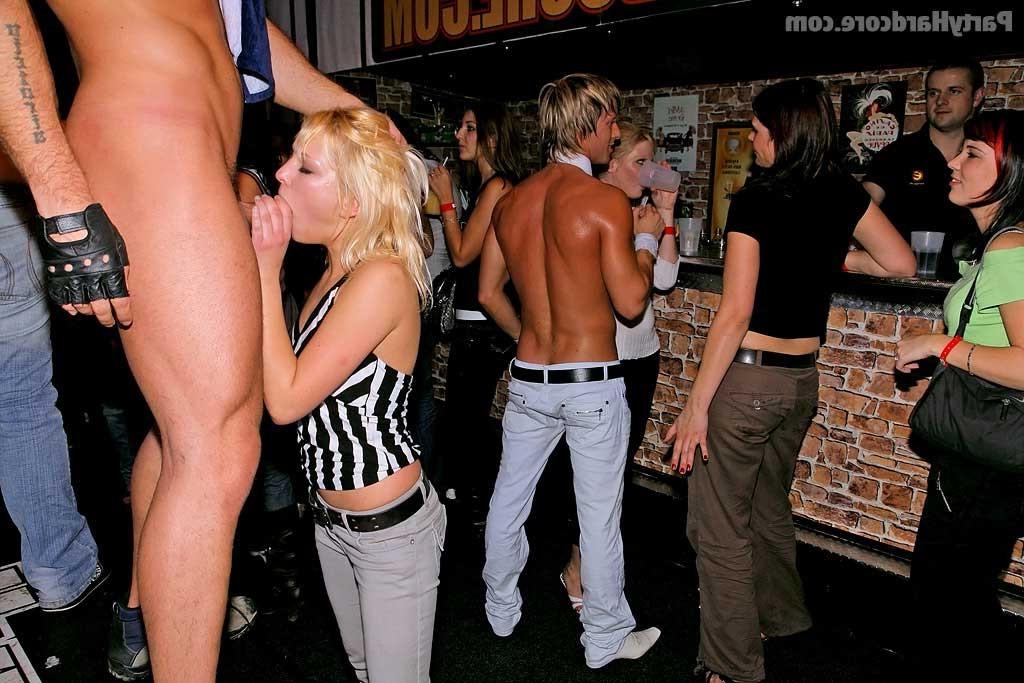 16P Amateur party with bitches fucking in group