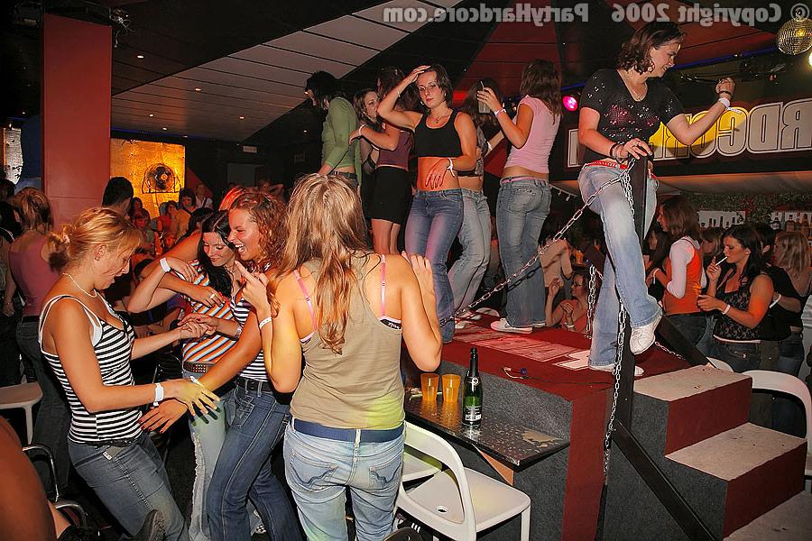 16P PARTY HARDCORE :: Naughty amateur girls in hot gangbang orgy in private club