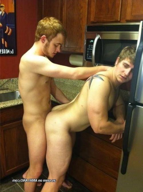 15P Picture selection of amateur naughty gay dudes