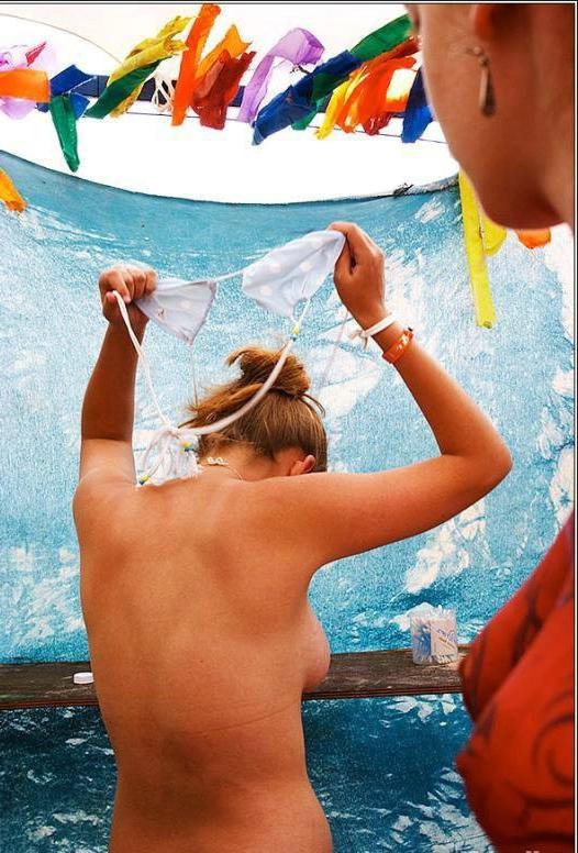 12P Real Amateur Girls Showing Off their Hot Bodies