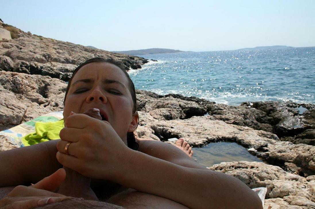 20P Amateur wife full blowjob on the beach